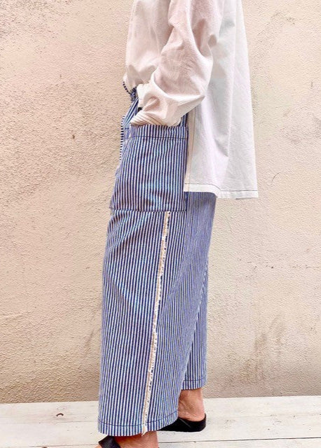 blue stripe side