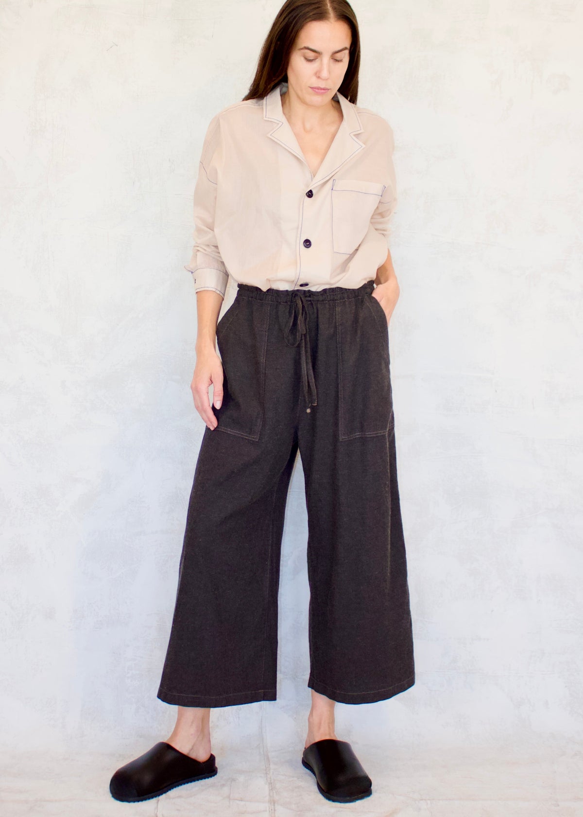 draw string patch pockets cotton pants brown