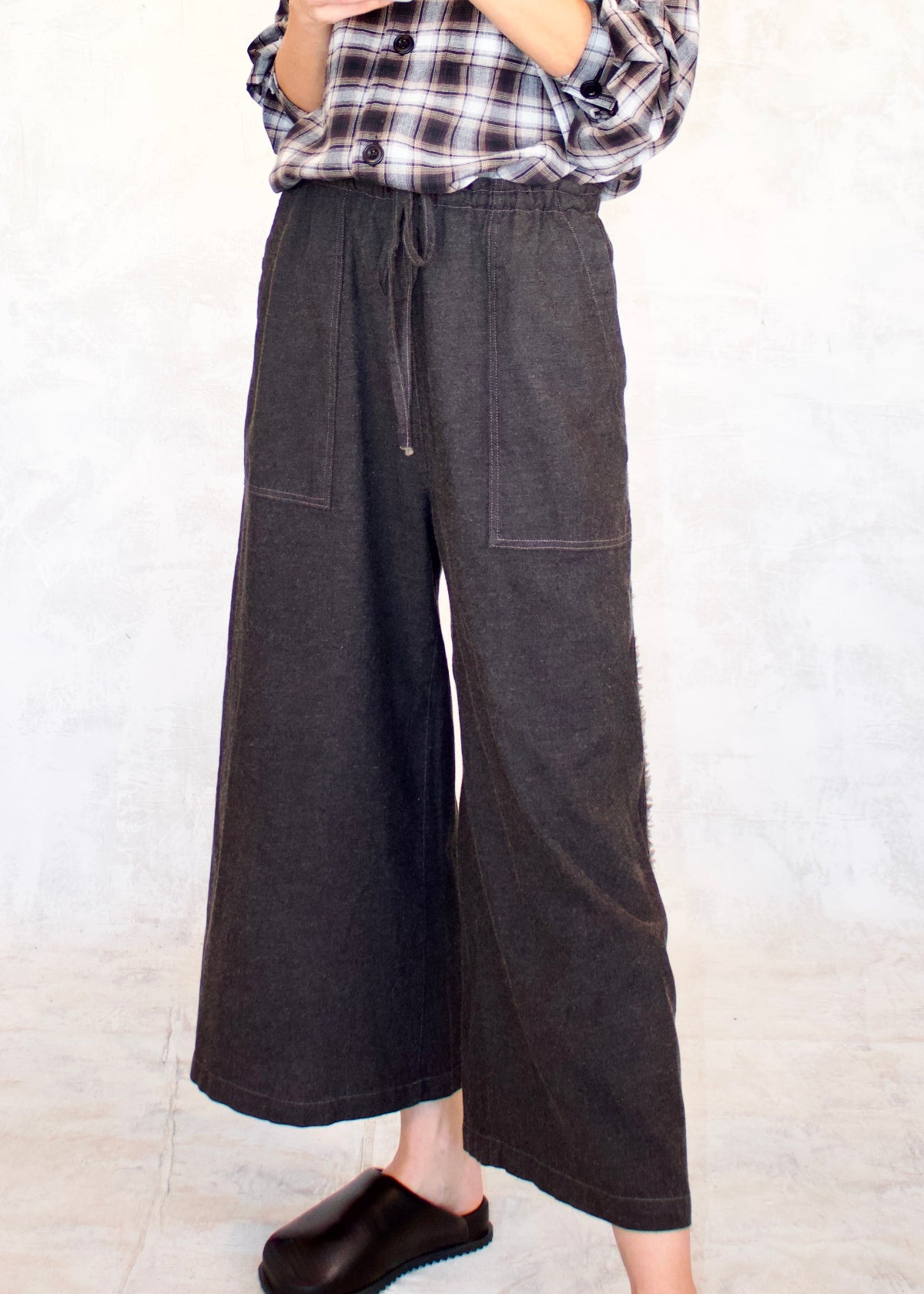 draw string patch pockets cotton pants brown
