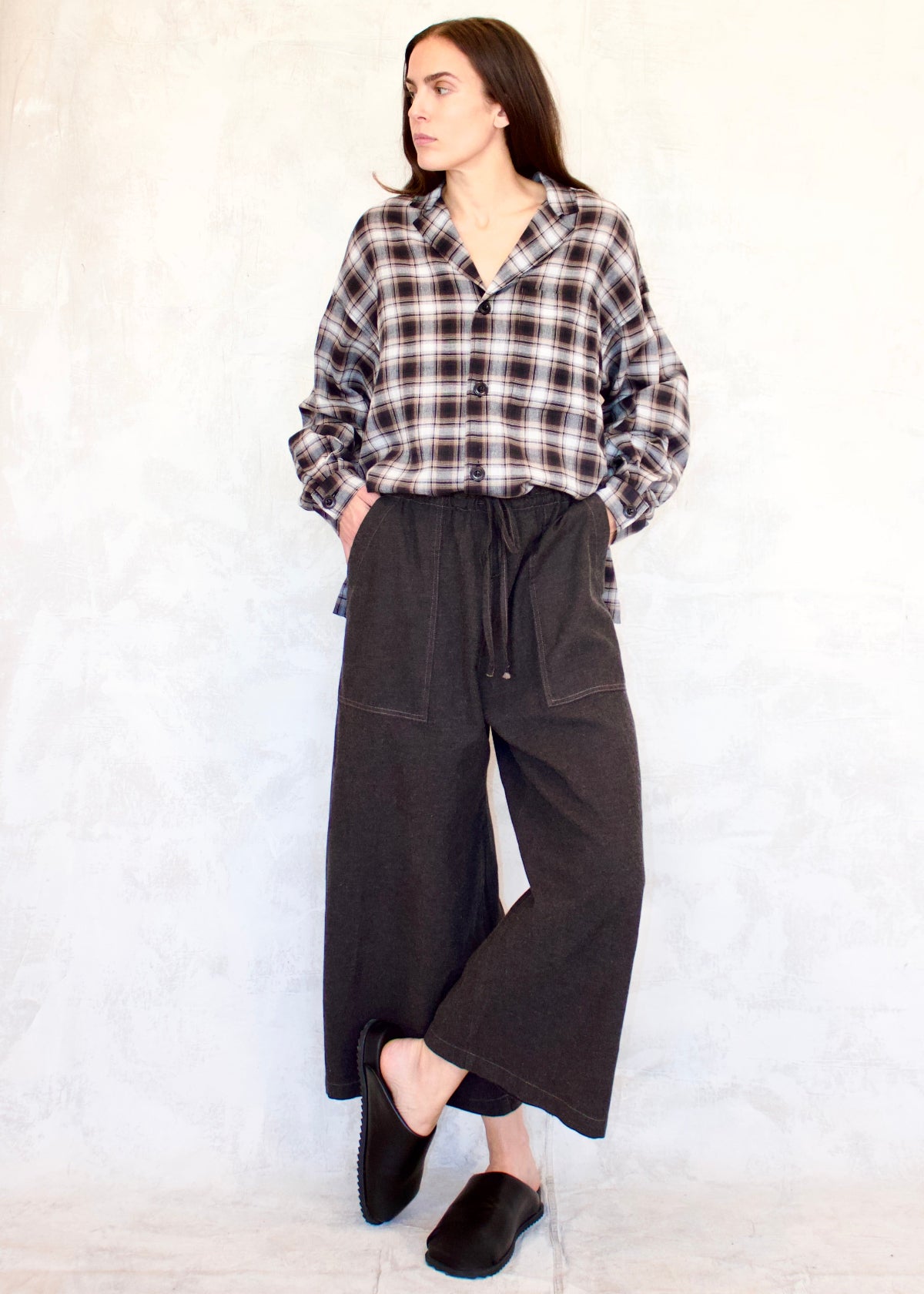 draw string patch pockets cotton pants brown with plaid button shirt