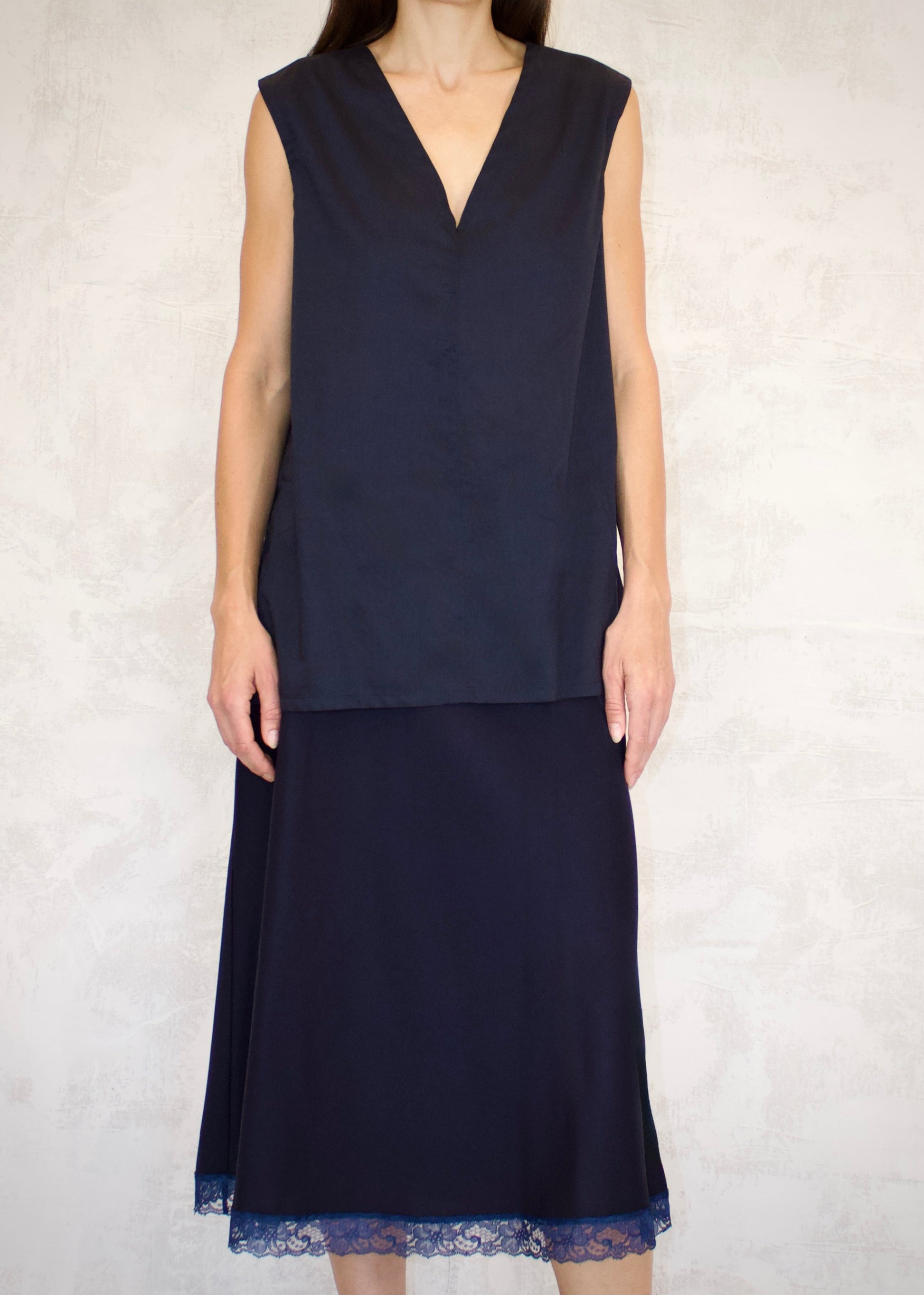 v-neck sleeveless cotton top
