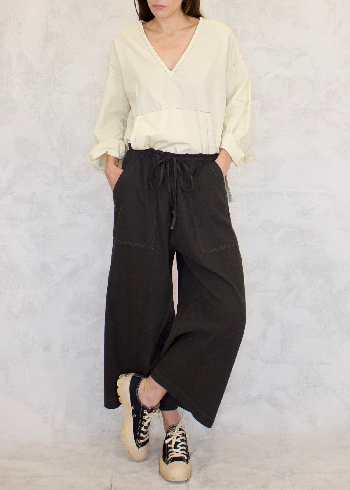 draw string patch pockets cotton pants brown with plaid button shirt