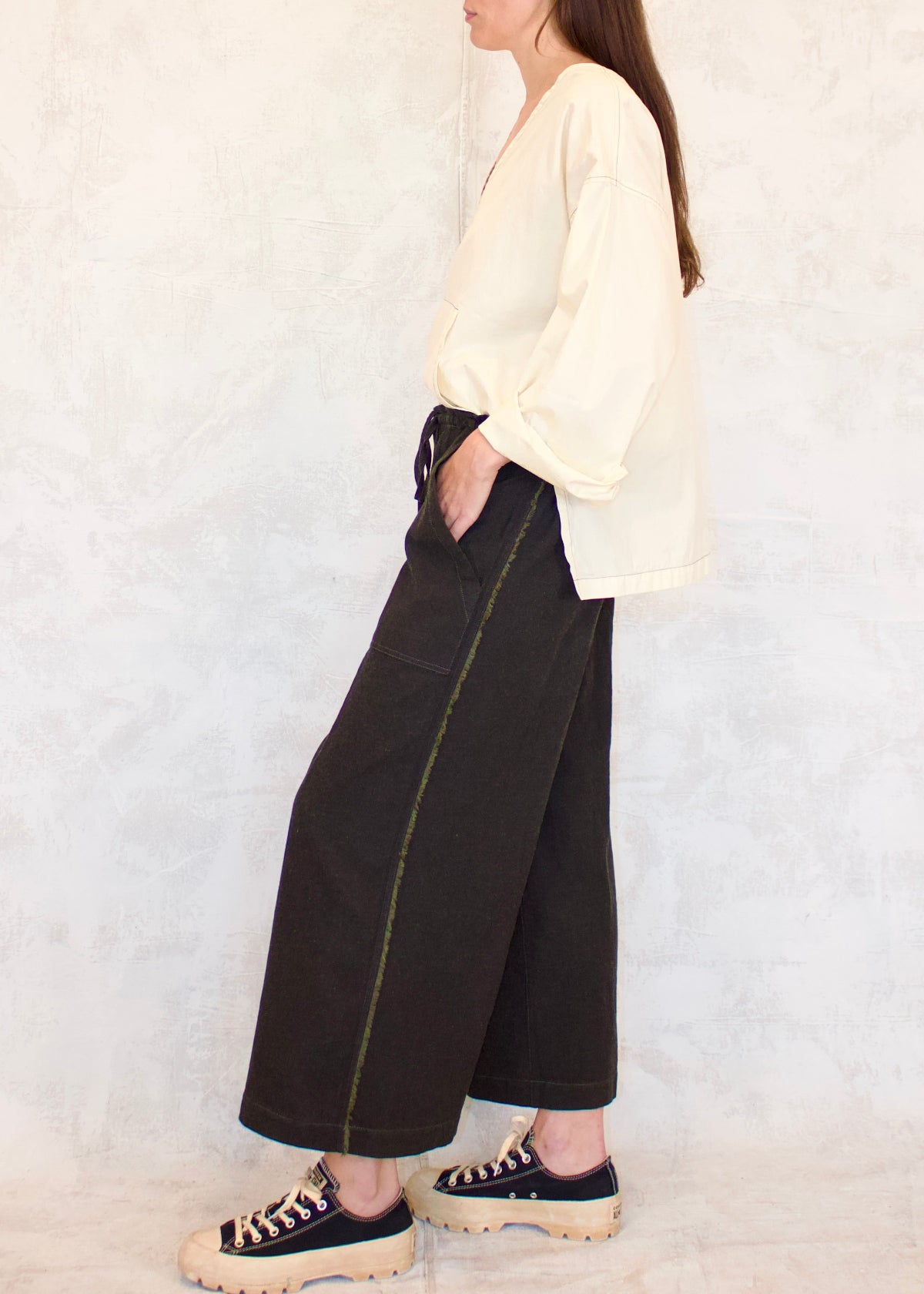 cropped draw string patch pockets cotton pants brown raw edge