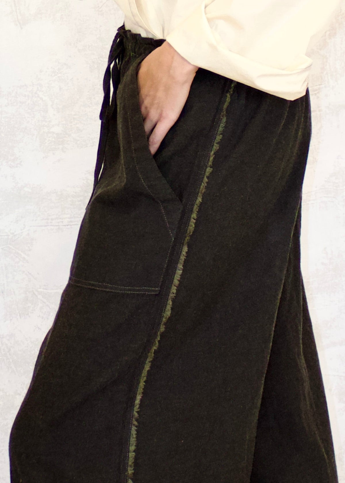 draw string patch pockets cotton pants green