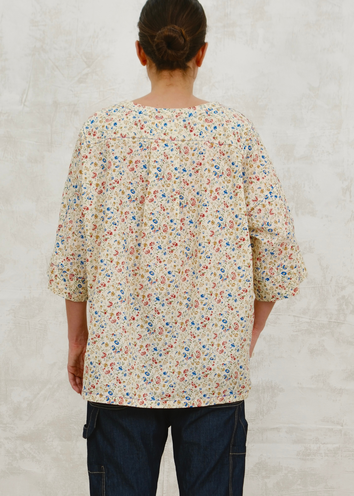 floral cotton v-neck short 3/4 sleeve rear view