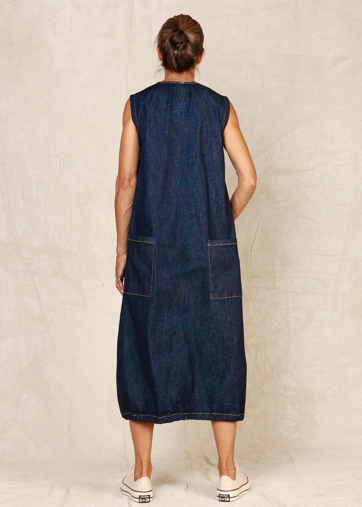 sleeveless v-neck denim dress pockets rear view