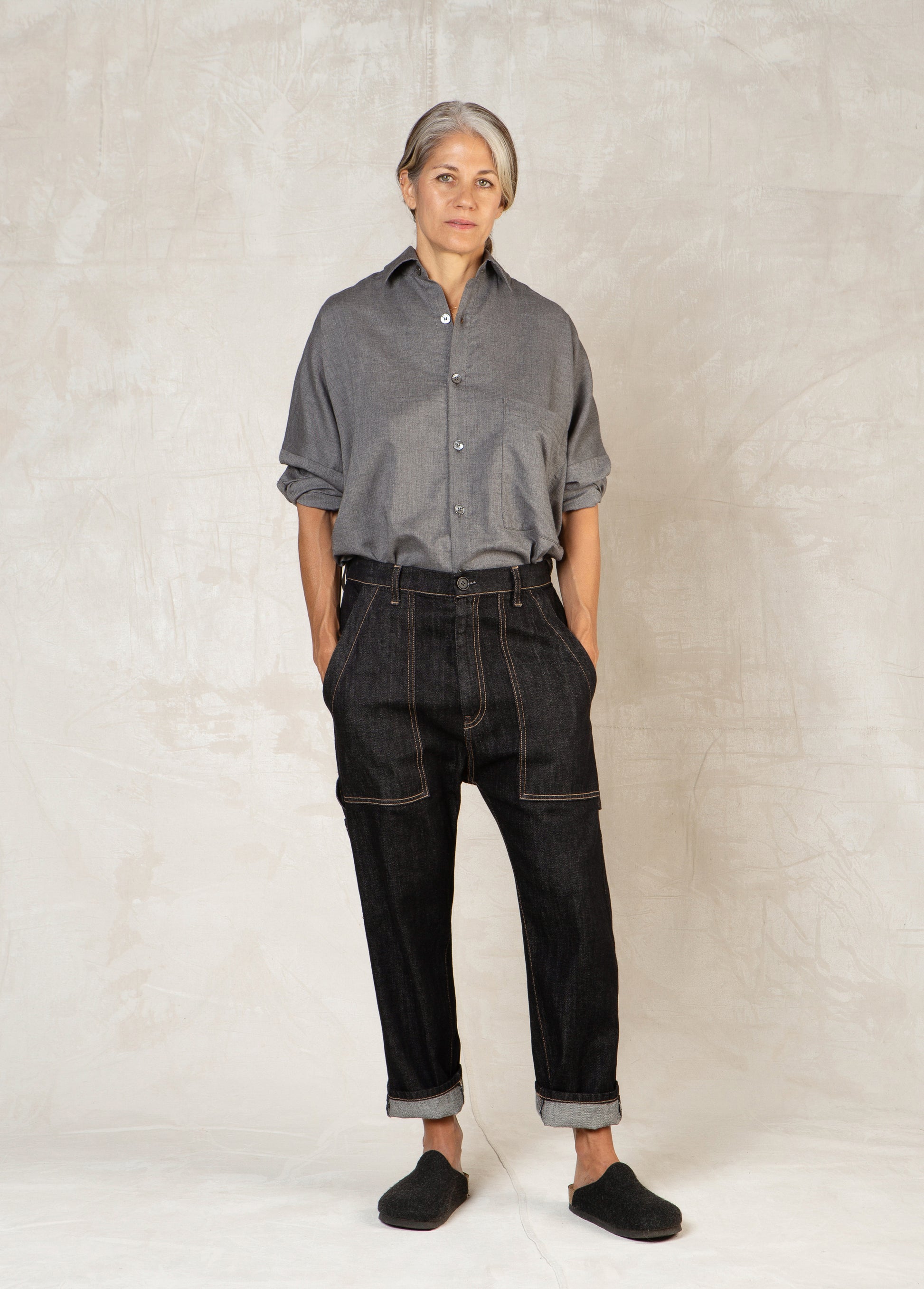 black denim cropped pant