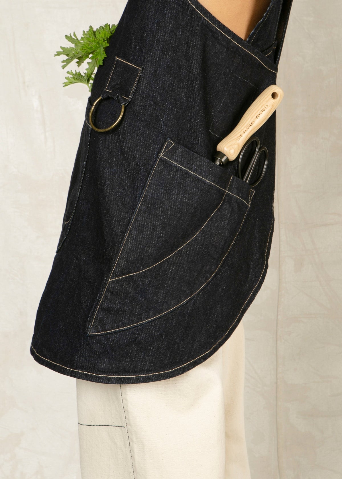 short cotton indigo denim apron detail