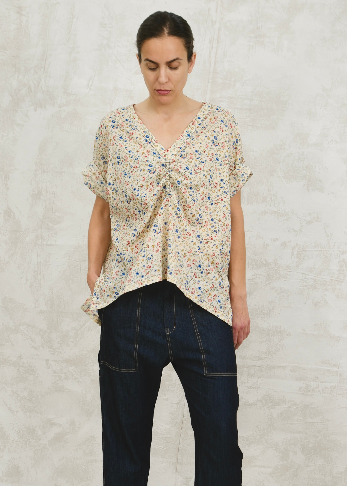 floral cotton v-neck short 3/4 sleeve rouched front