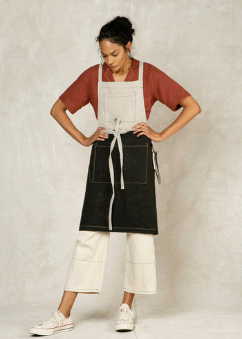flax/raven linen workers apron front